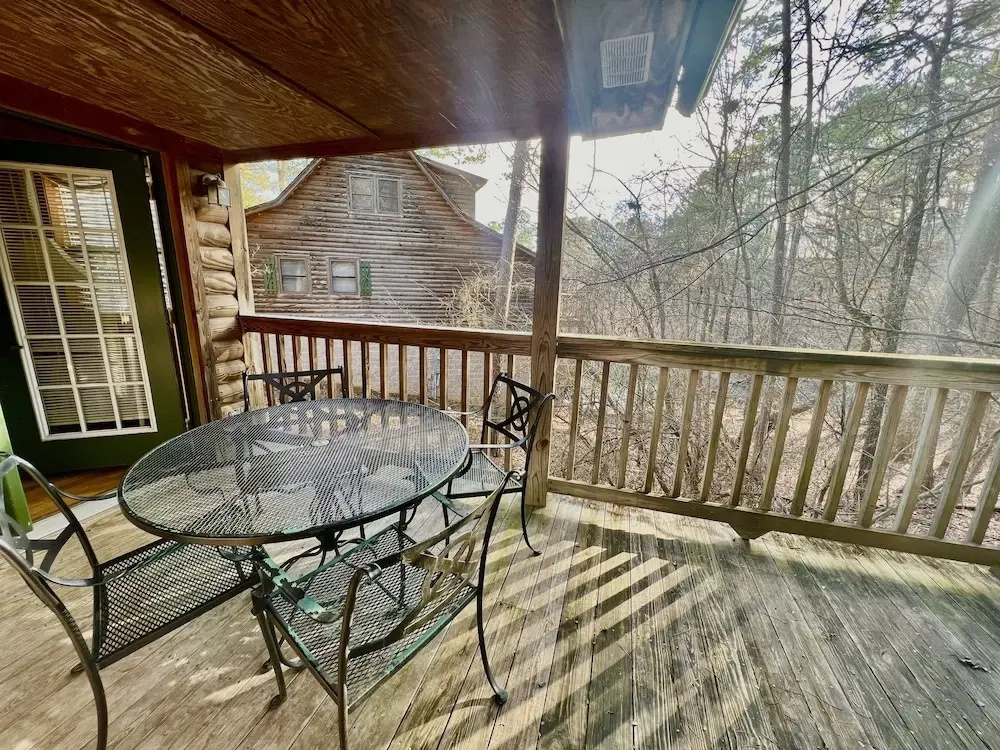 Forest View two bedroom, two bath Harbor North luxury loft cottage with private hot tub o Lake on Ouachita. by RedAwning