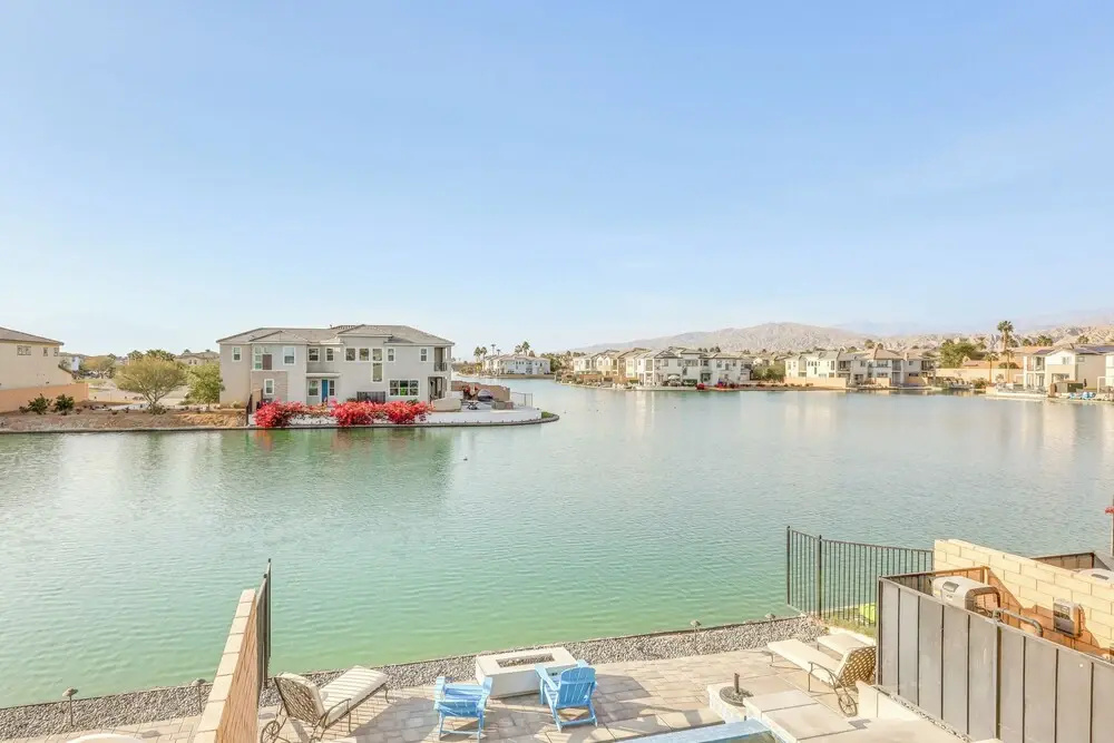 Luxe Indio Lake House 7 Mi to Coachella!