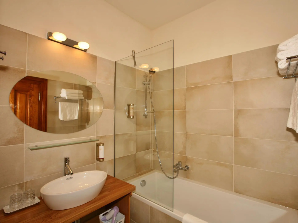 3 Bedrooms Luxury Apartment