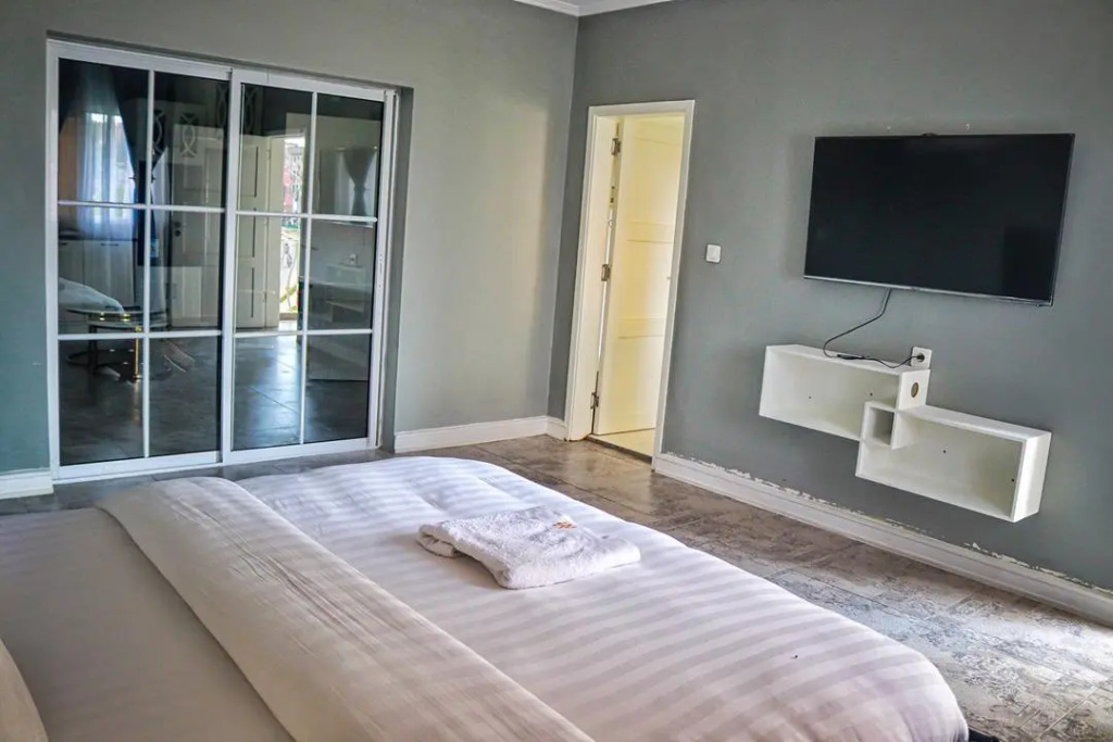 Deluxe Double room (full double bed)