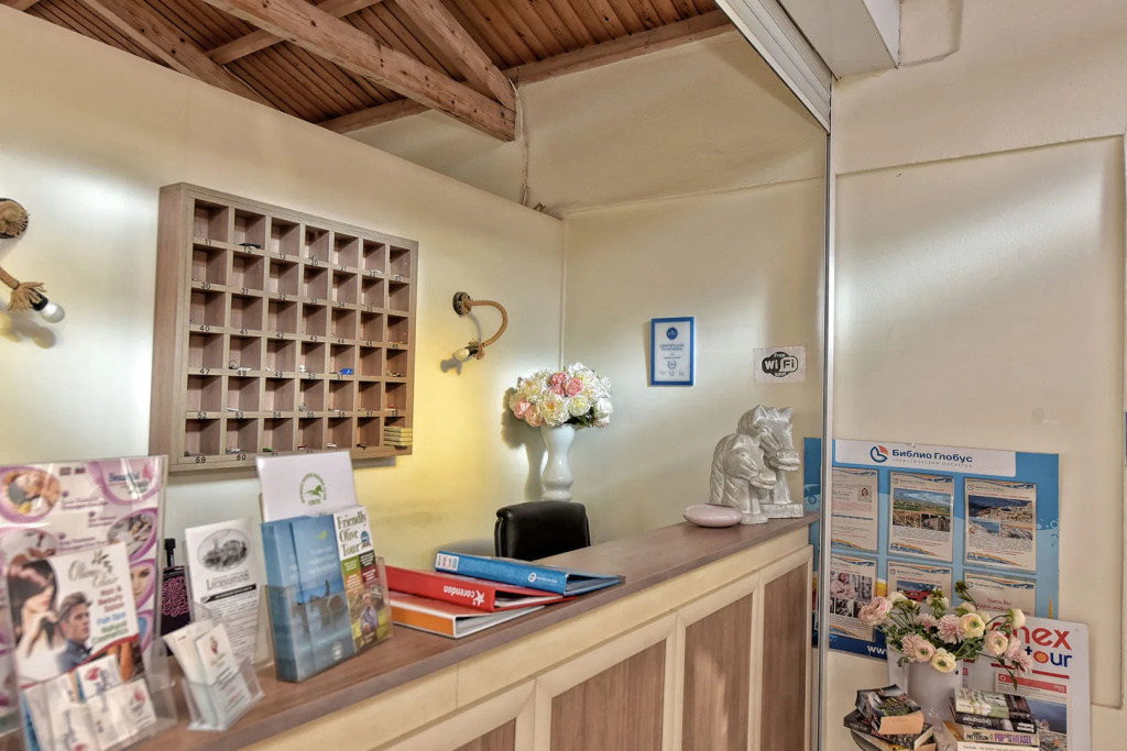 Lobby & Reception