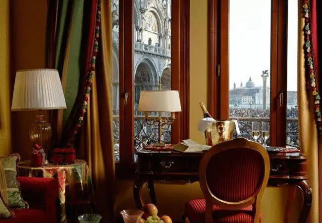Deluxe Double room with view (full double bed)