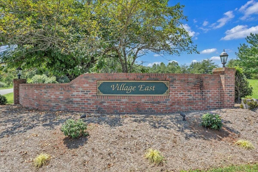 Lakeview Village East - Community Pool, Tennis & Boat Ramp!