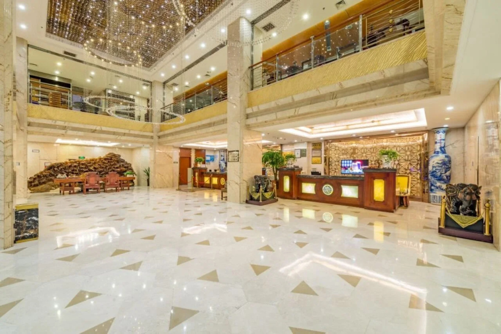 Lobby & Reception