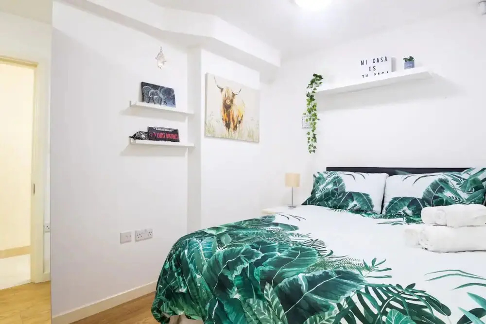 Stylish 2 Bedroom Apartment in the Heart of Shepherds Bush