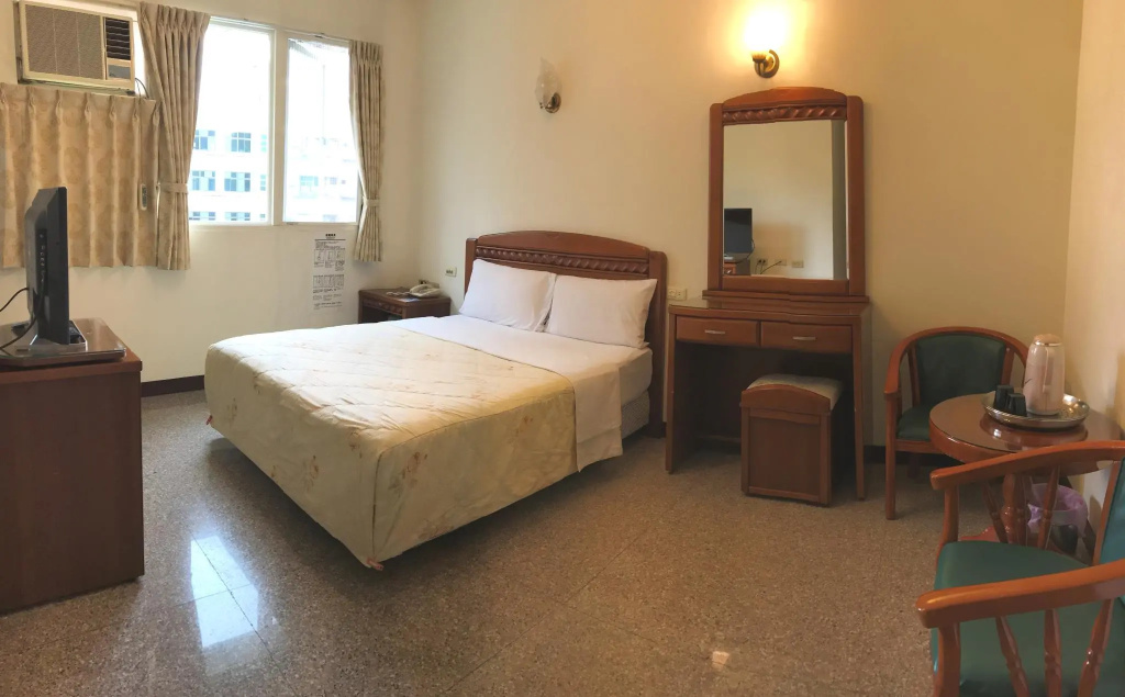 Business Double room (full double bed)