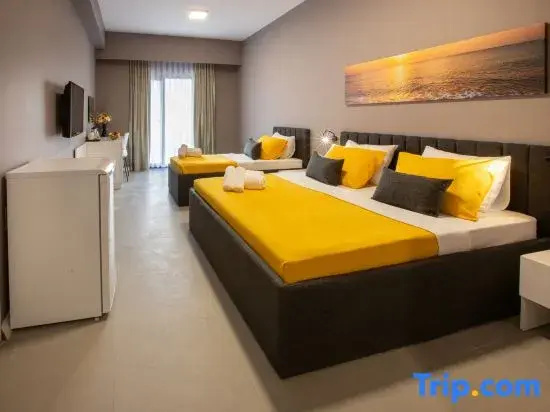 Connection room with partial sea view