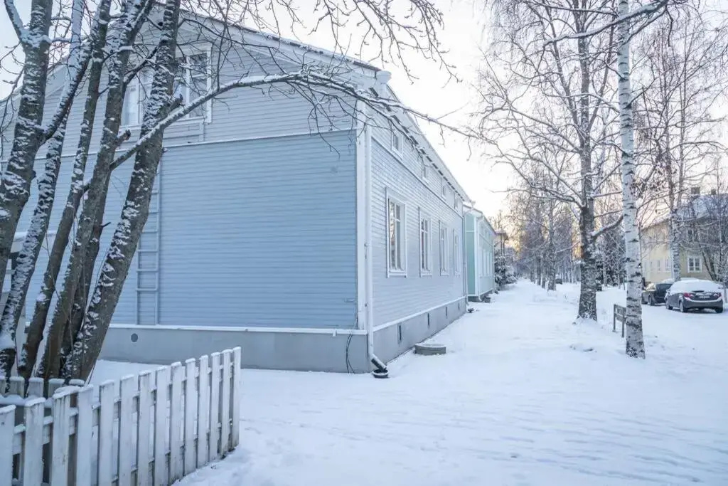 Cozy 1 Br Apt and Free parking by the Railway station