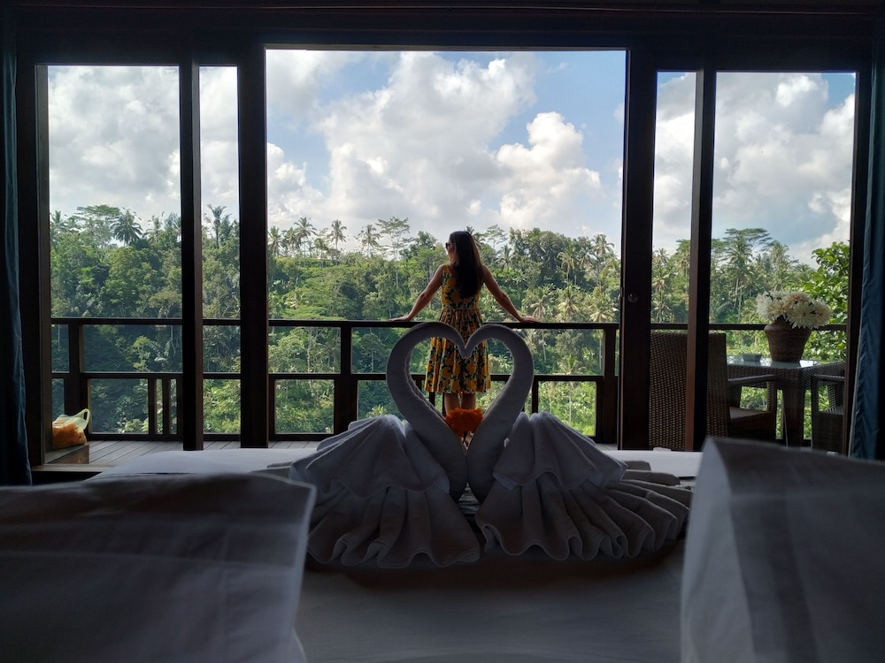 Отель Suarapura Resort and SPA в Тегаллаланге