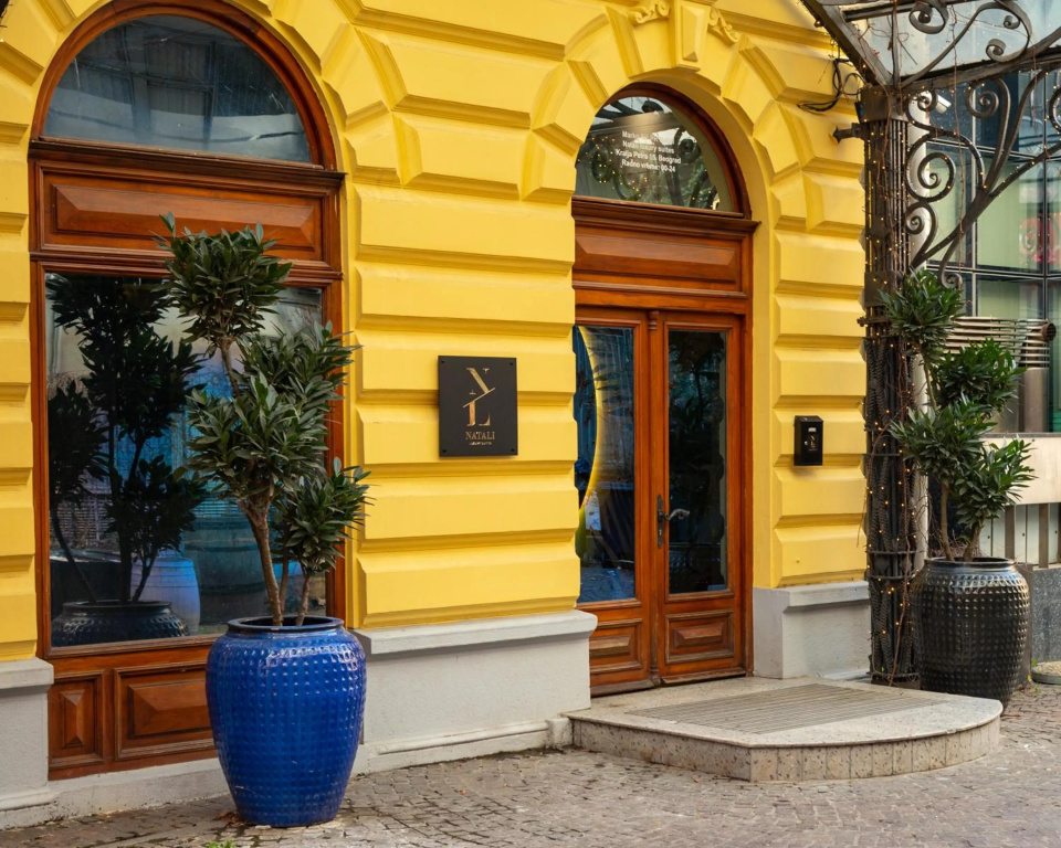 CenterMini Rooms with Parking - Best Location & Value