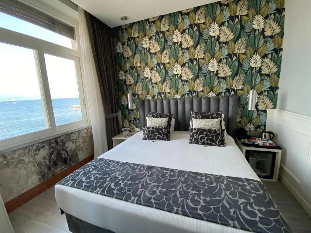 Deluxe Double room with sea view (full double bed)