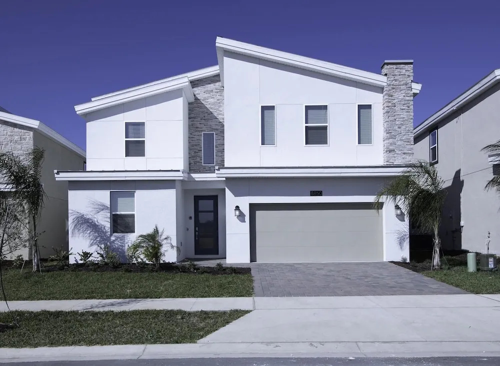 Getaway Delight-8 Bedrooms Pool Great Location