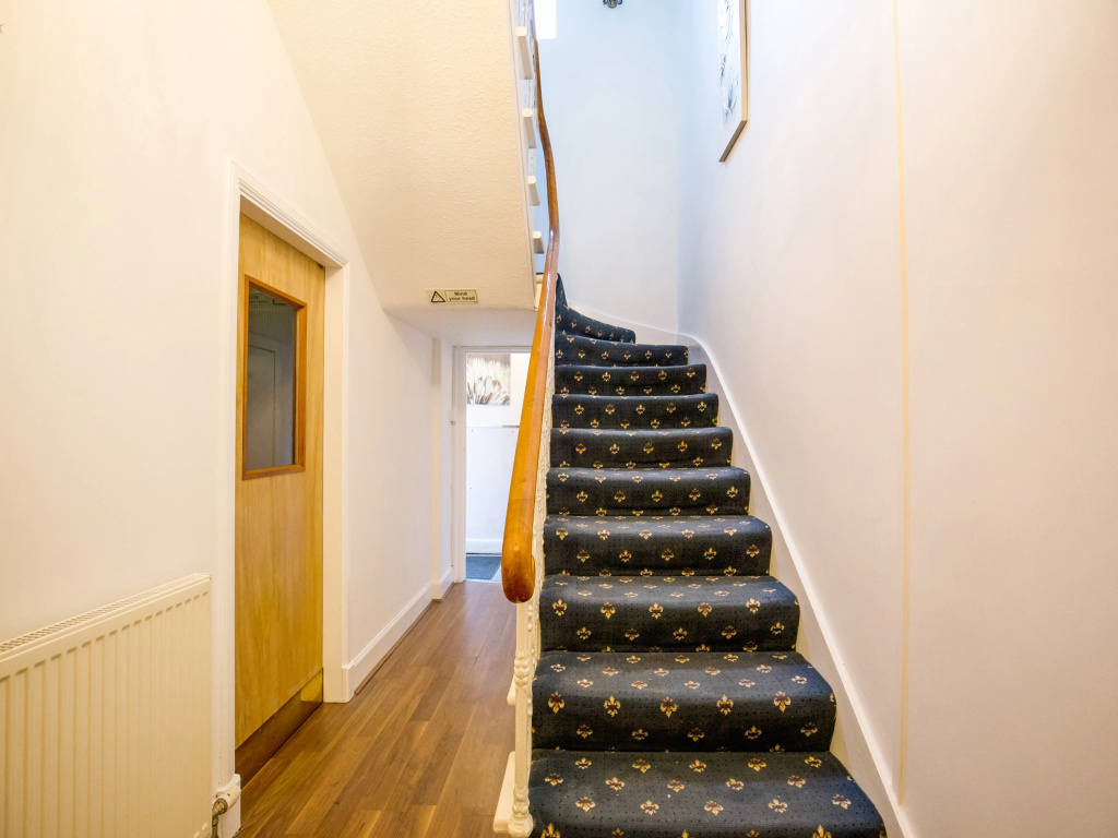 OYO Eastbank Hotel