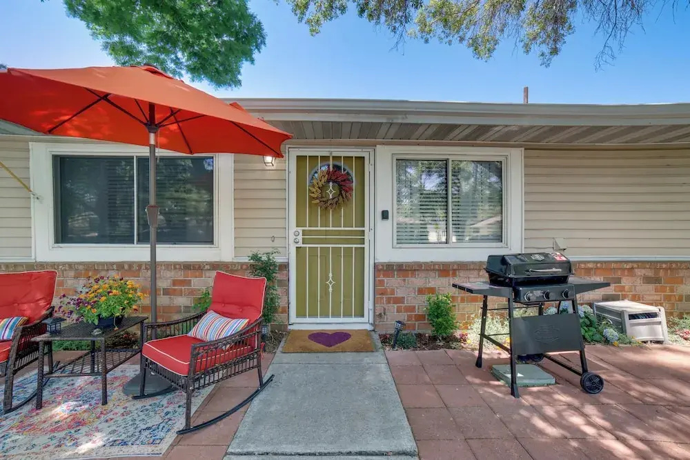 1 Mi to Reno-sparks: Family Retreat w/ Fireplace!