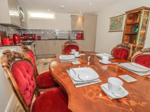 Food & Beverage