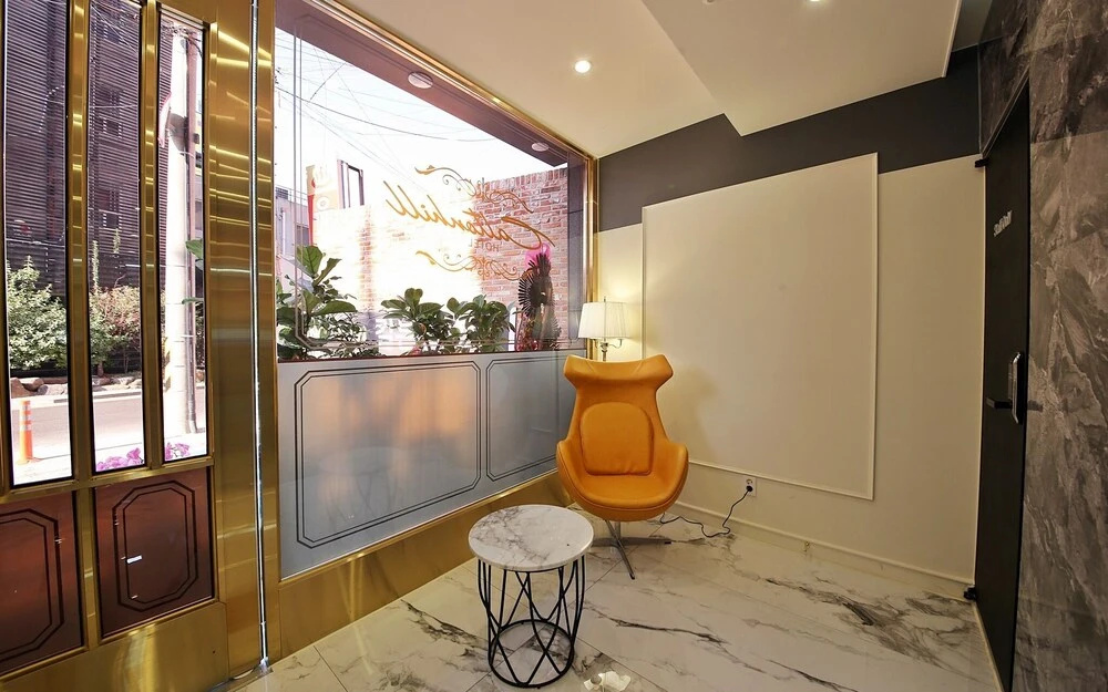 Lobby & Reception