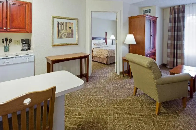 Staybridge Suites Cranbury by IHG - Chambres