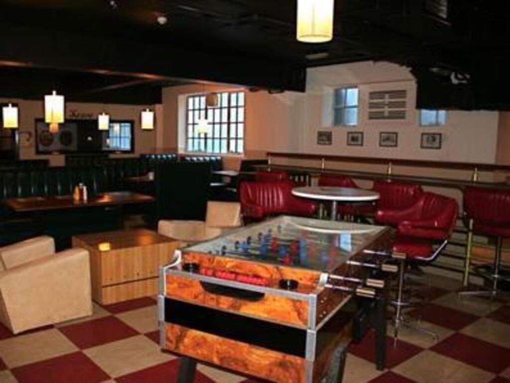 Rock & Bowl Motel by null