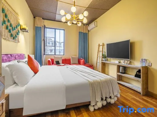 Deluxe Double room (full double bed)