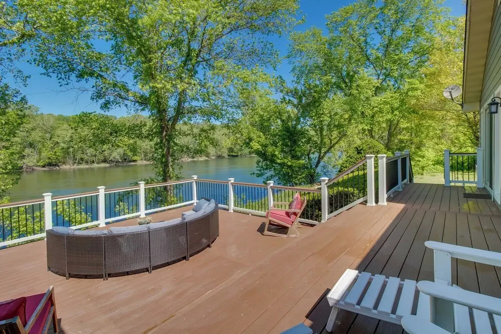 Fire Pit & Grill: Riverfront Home in Arkansas!
