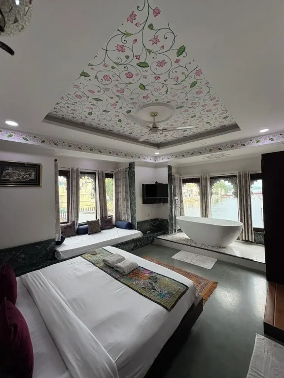 Premium Suite with lake view