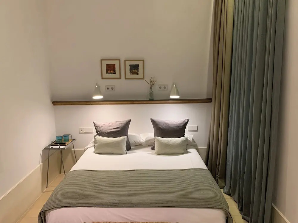 Economy room