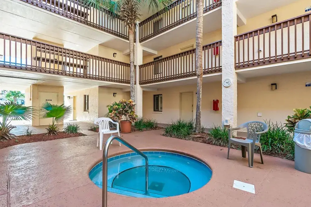 Spacious 2BR Resort Condo Beach, Hot Tubs & Family-friendly Fun