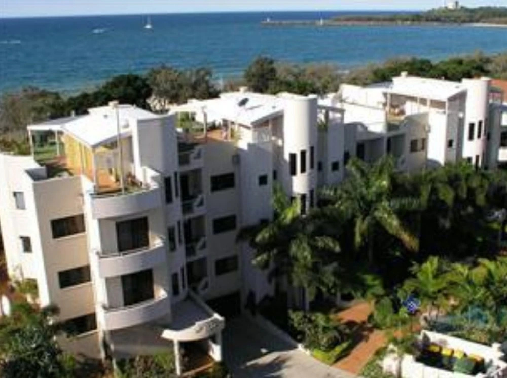 2 Bedrooms Quadruple Basement Apartment (full double bed)
