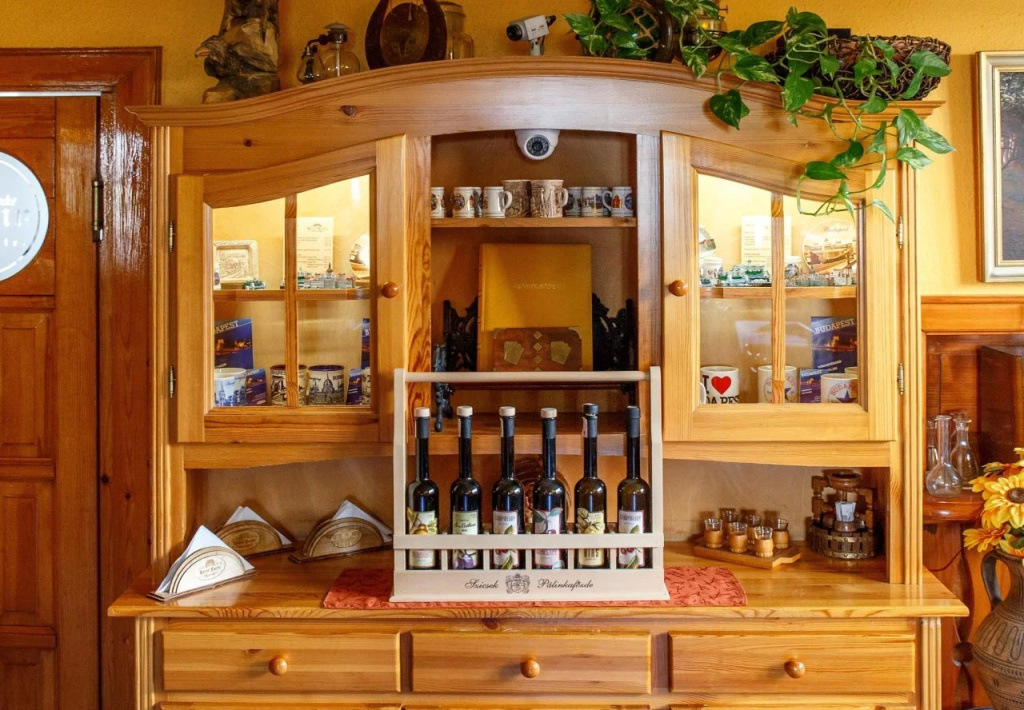 Food & Beverage