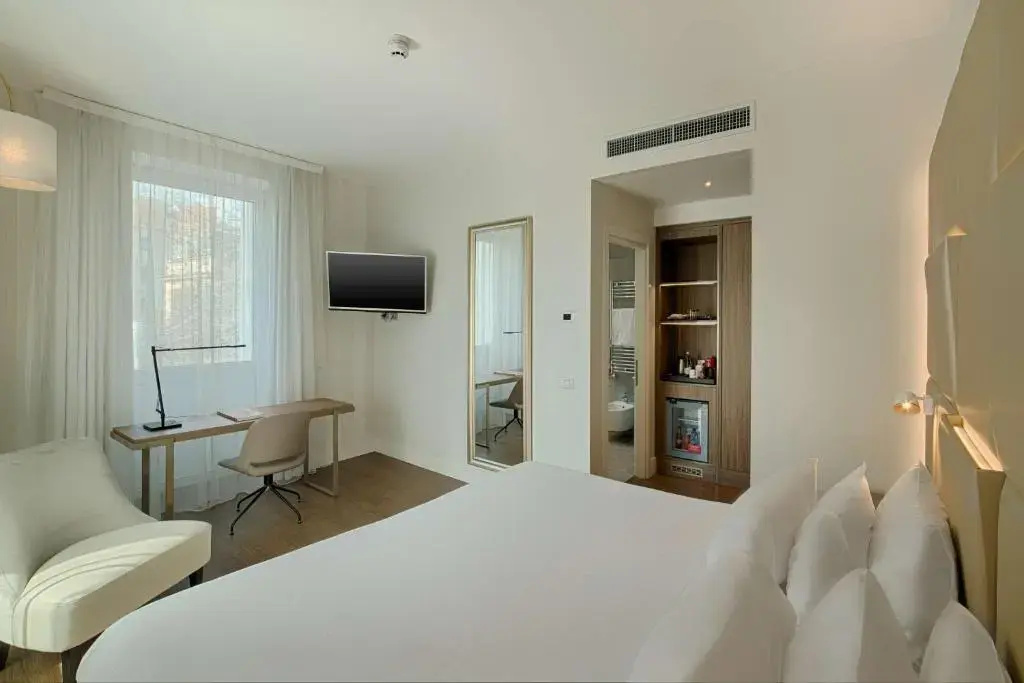 NH Collection Roma Centro Room Type - Premium Double or Twin Room NH Collection Roma Centro Room Type - Premium Double or Twin Room