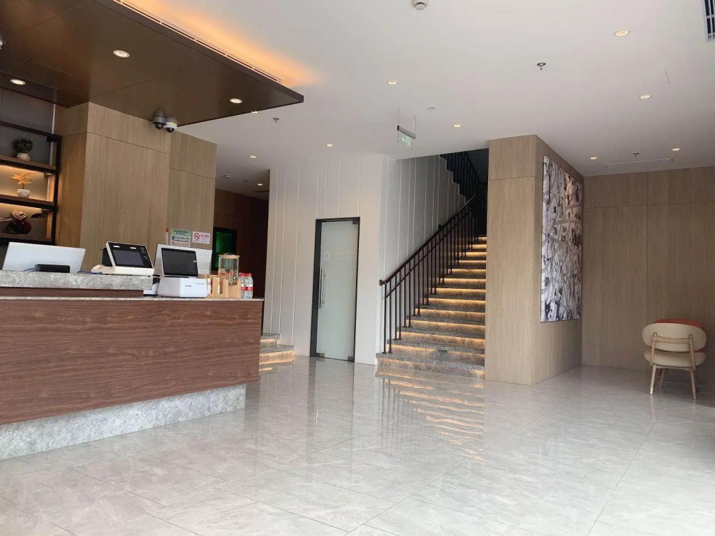 Lobby & Reception