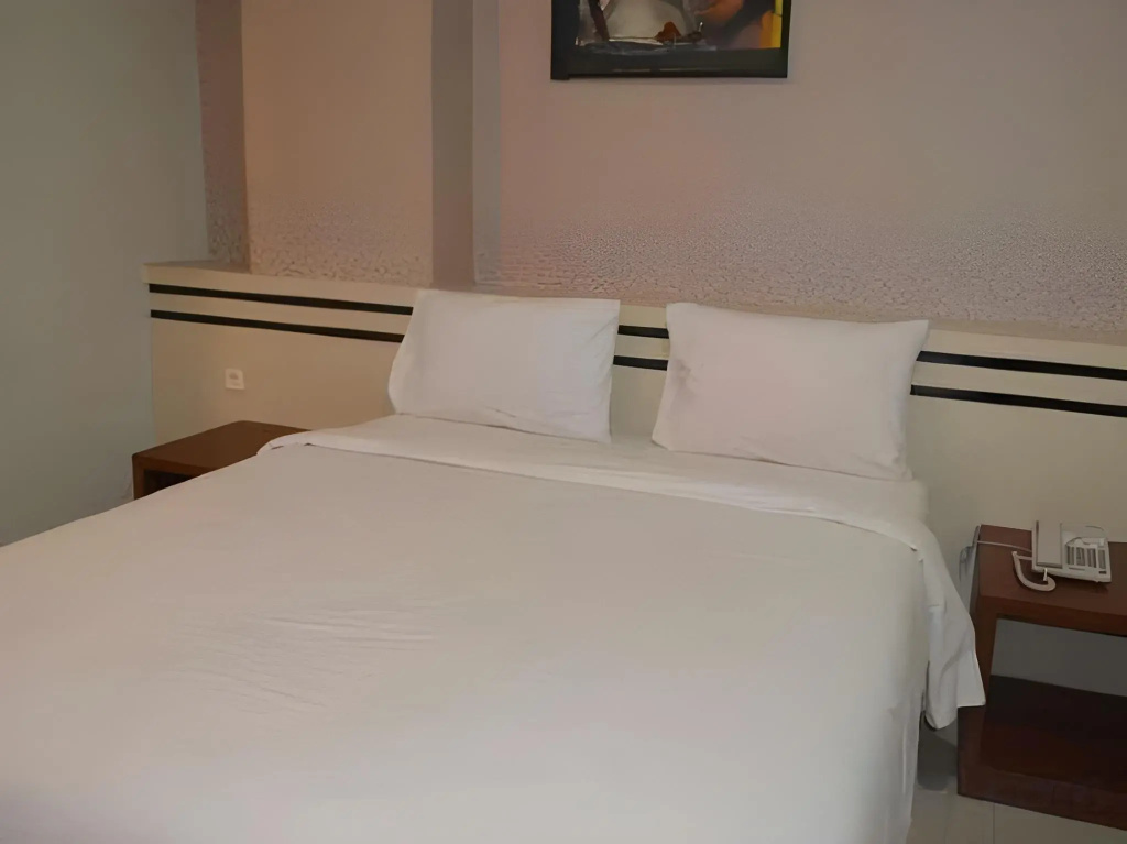 Regina Hotel Pemalang — 5