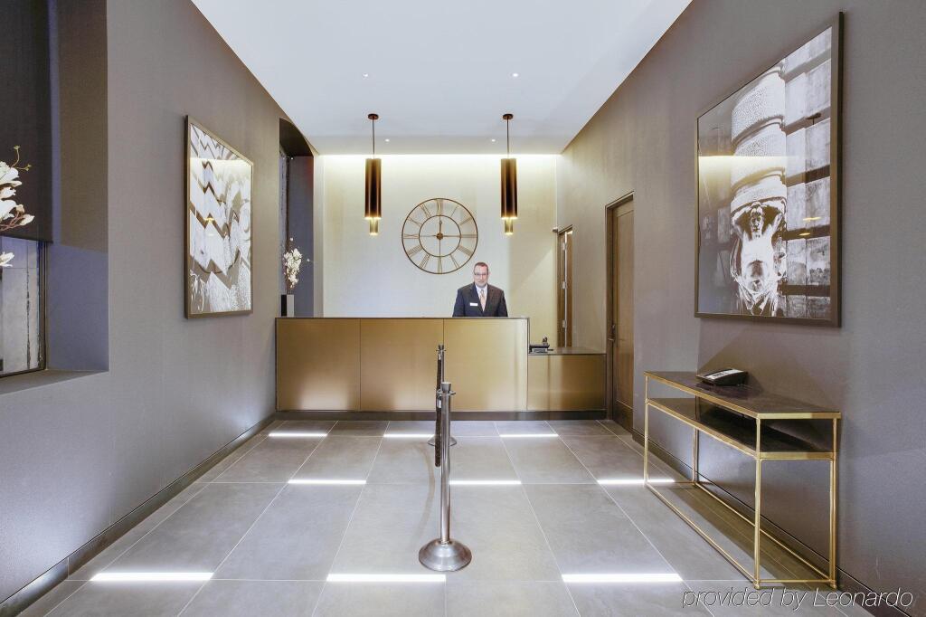 The Hotel at Fifth Avenue by null