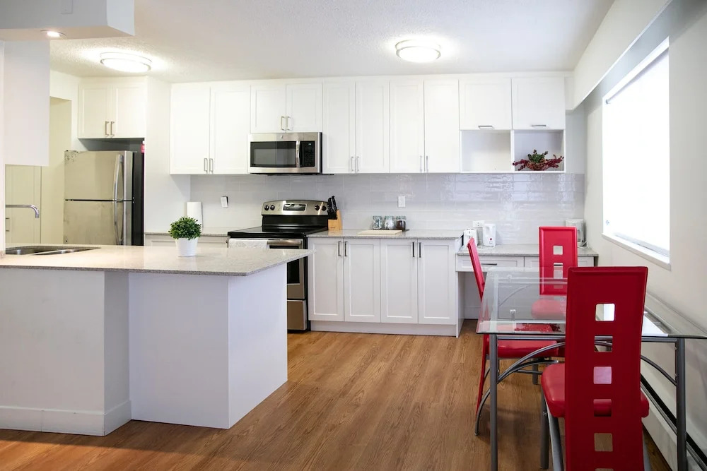 Pelicanstay in Burnaby - фото 21