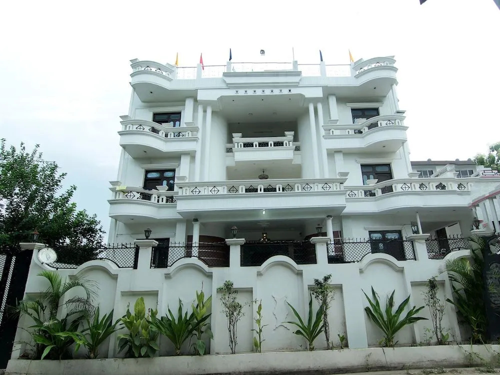 OYO 9317 Hotel Indiana