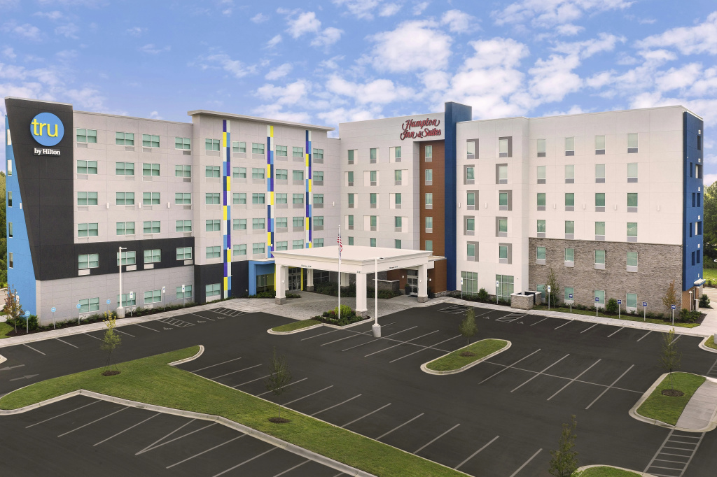 Tru by Hilton Charlotte Airport Lake Pointe