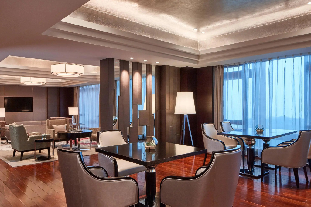 Presidential Double Suite full double bed