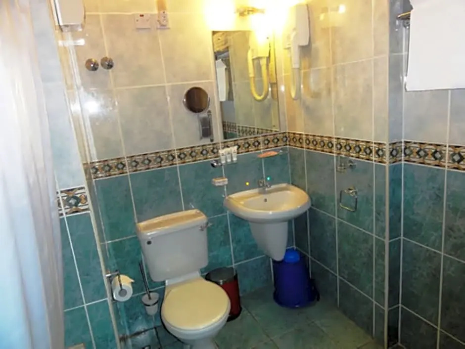 Deluxe Double room (full double bed)