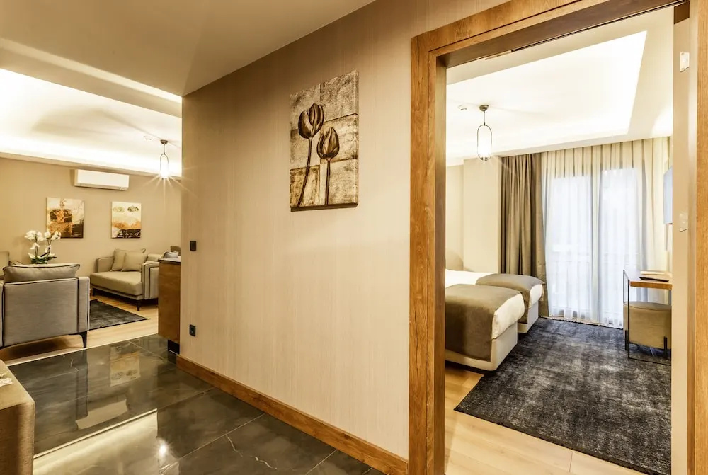 Comfort room with mountain view