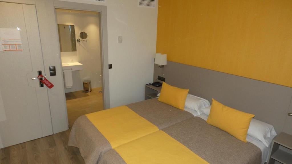 Double room (full double bed)