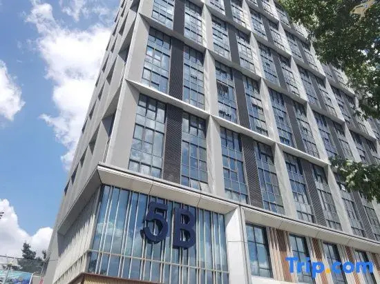 Tangyue Chenxi Apartment (Shenzhen Dayun Center Stadium)