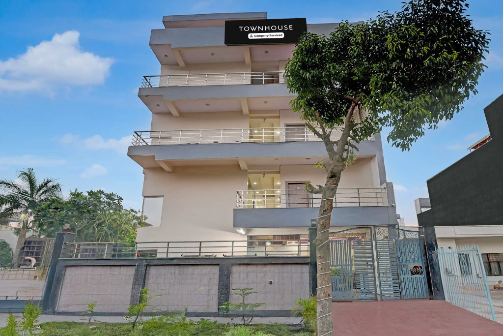 Classic With Balcony Palm Paradise