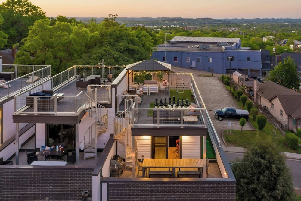 Luxury Retreat Double Rooftop Deck Game Room