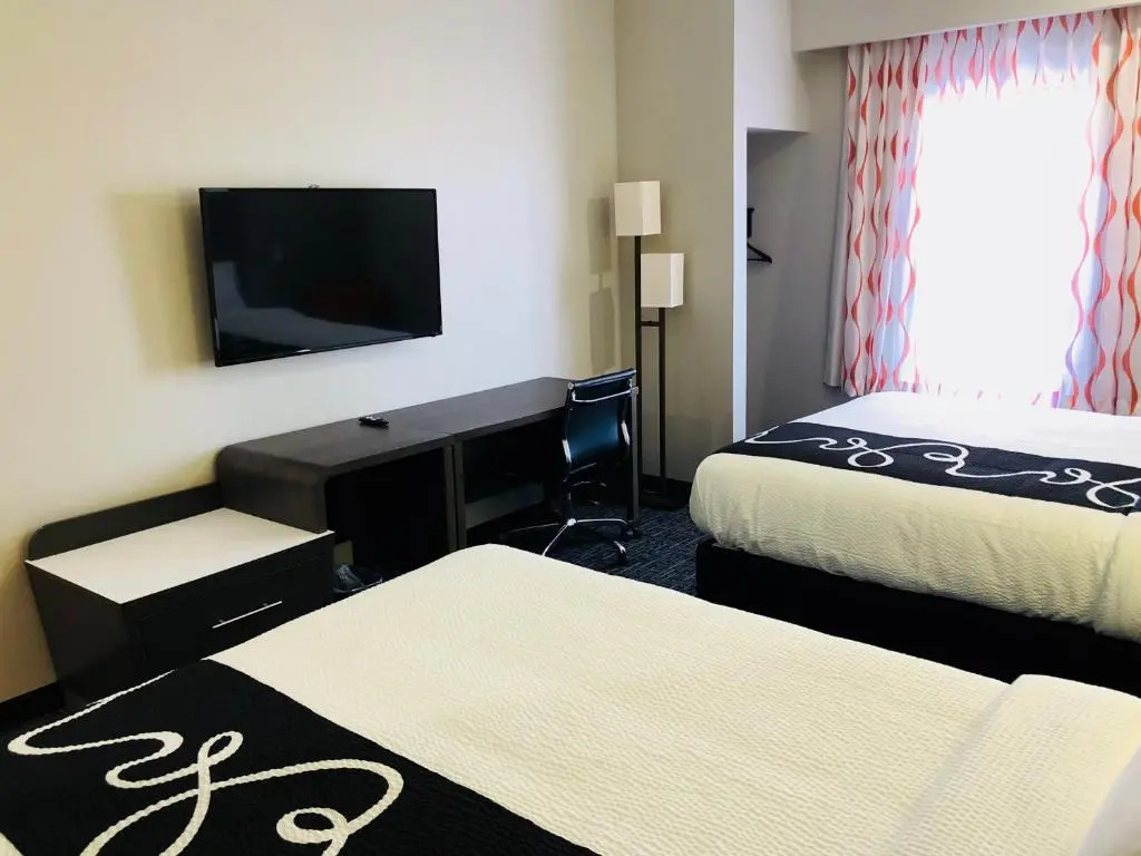 Deluxe Double room (full double bed)