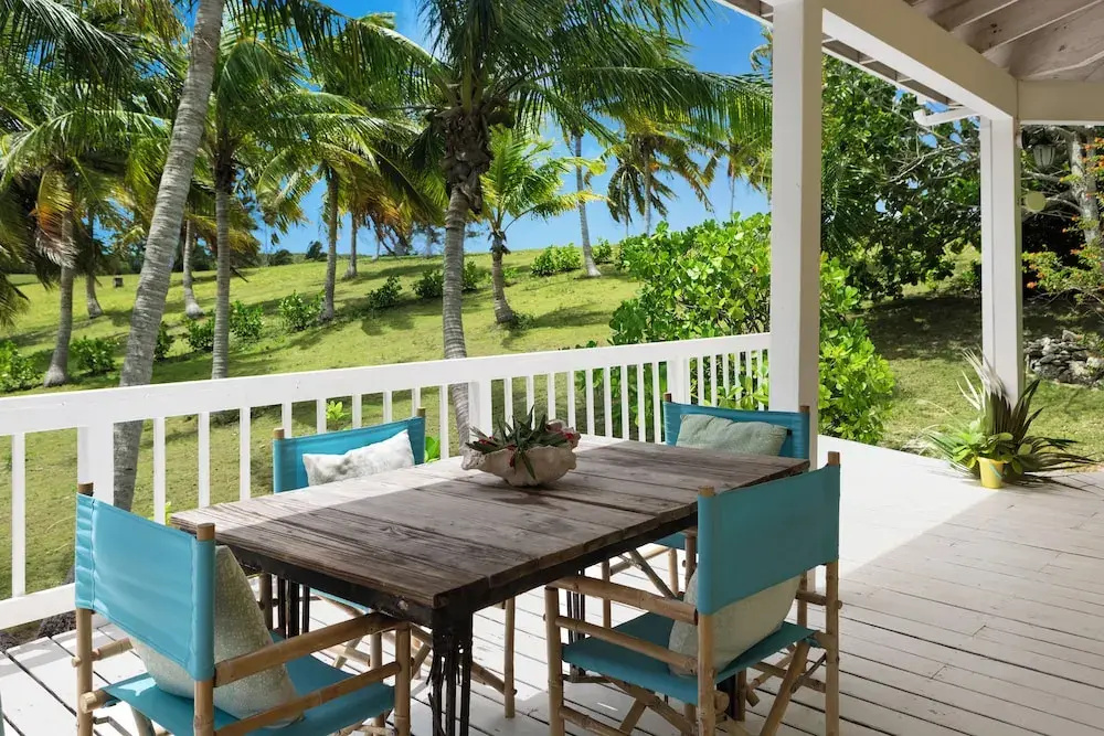 Poponi Cottage Paradise: Pink Sand Retreat