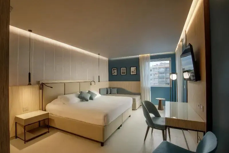 Deluxe Double room with balcony and with sea view (full double bed)