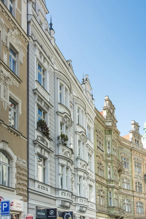 Decadent Art Deco Apartment in Old Town