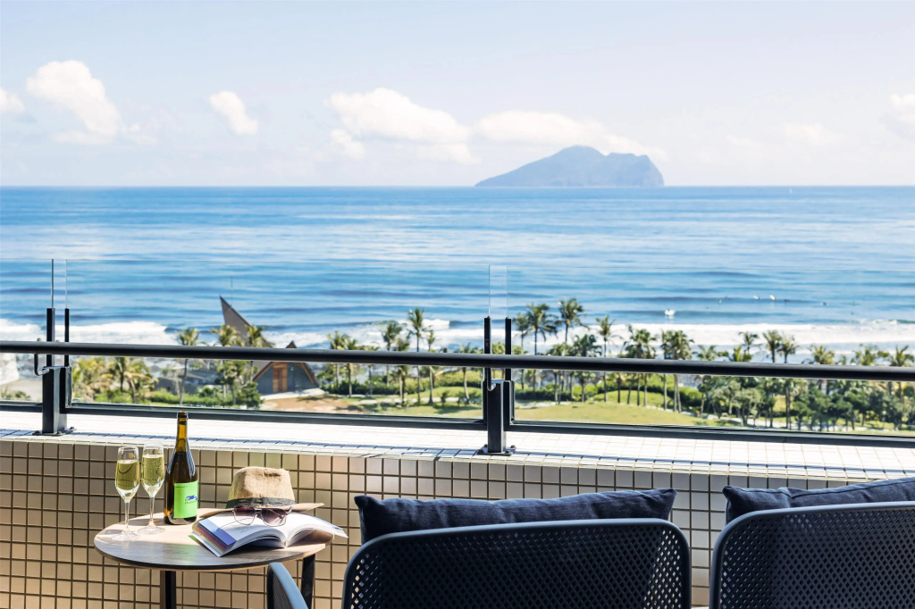 Standard Double room with partial sea view (full double bed)
