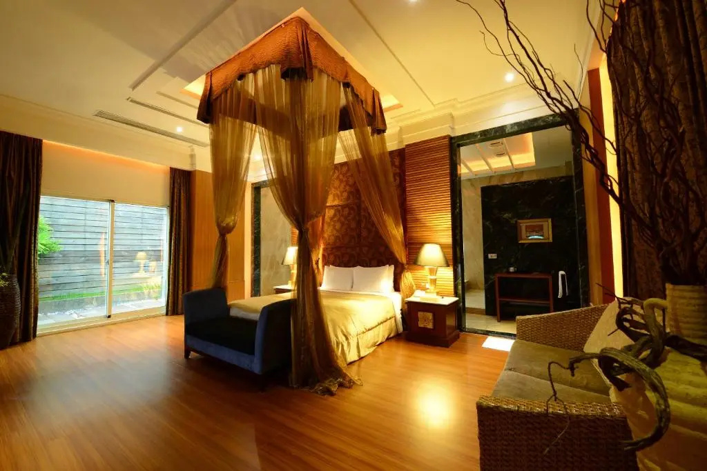 Standard Double room with pool view (full double bed)