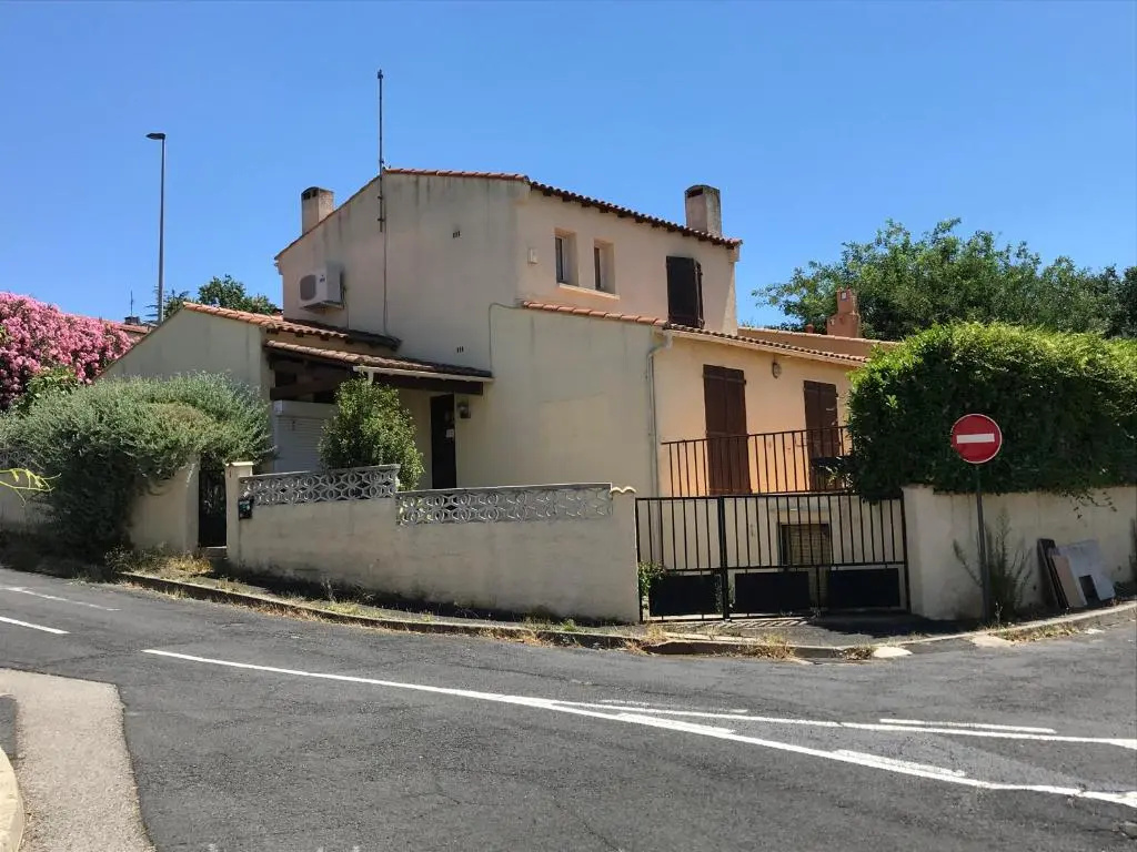 3 Bedrooms Cottage